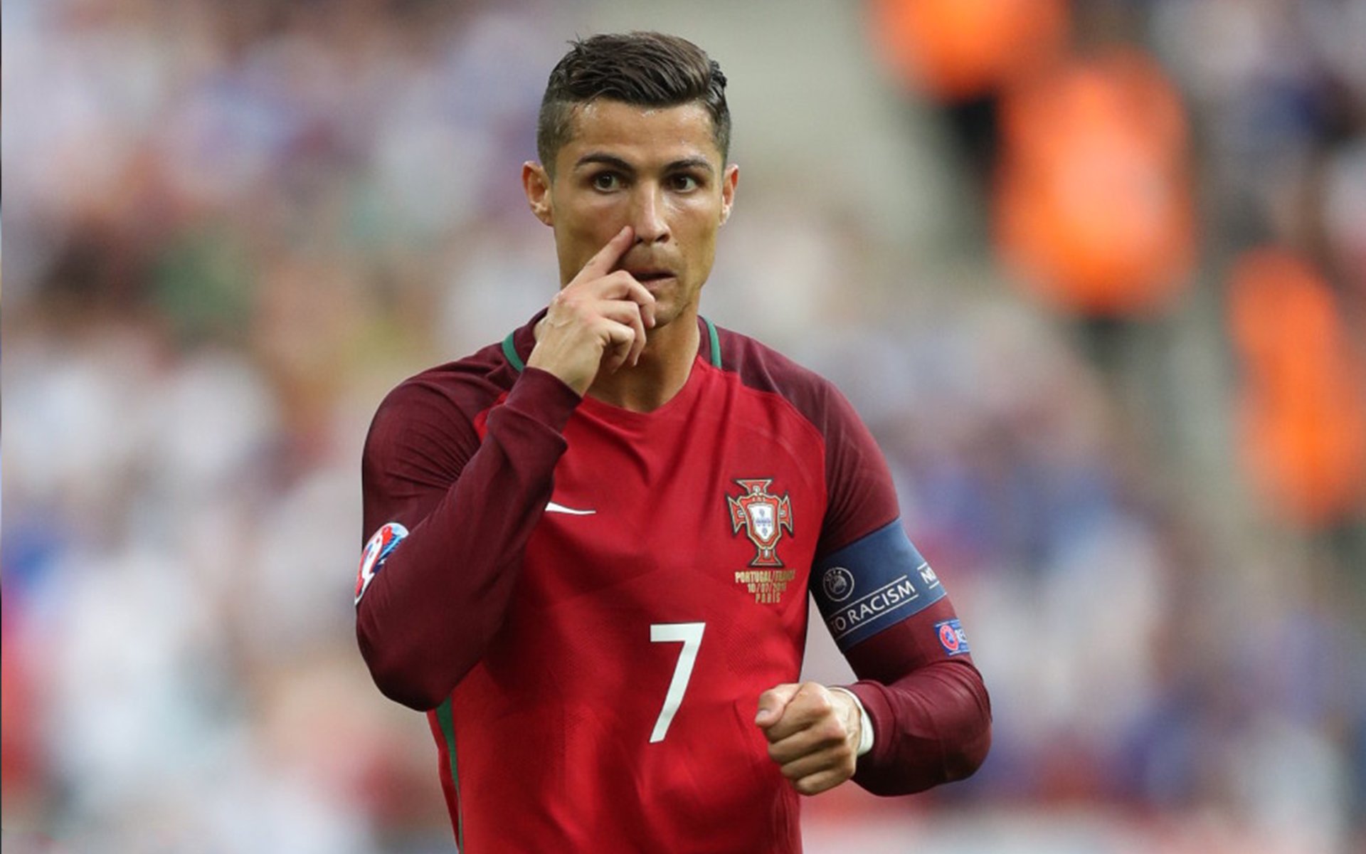 当蓝鹰掠过加勒比海，穆勒的独角戏与足球的平行宇宙