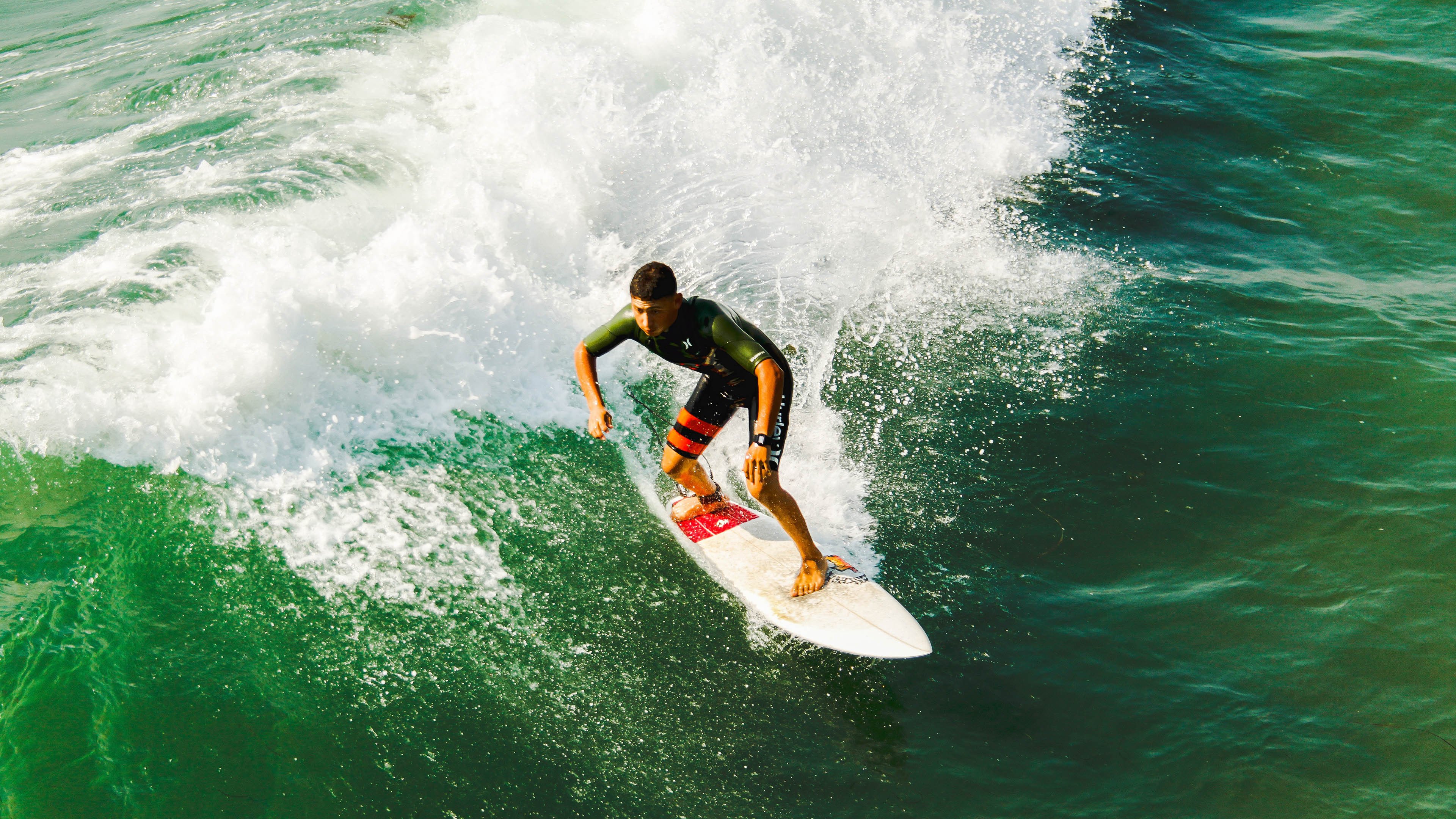 当安哥拉遇见曼城,本泽马用一粒不可能的进球,改写了足球的语法